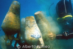 Recovery more anciens anphoras by an arab wreck of XI cen... by Alberto Romeo 